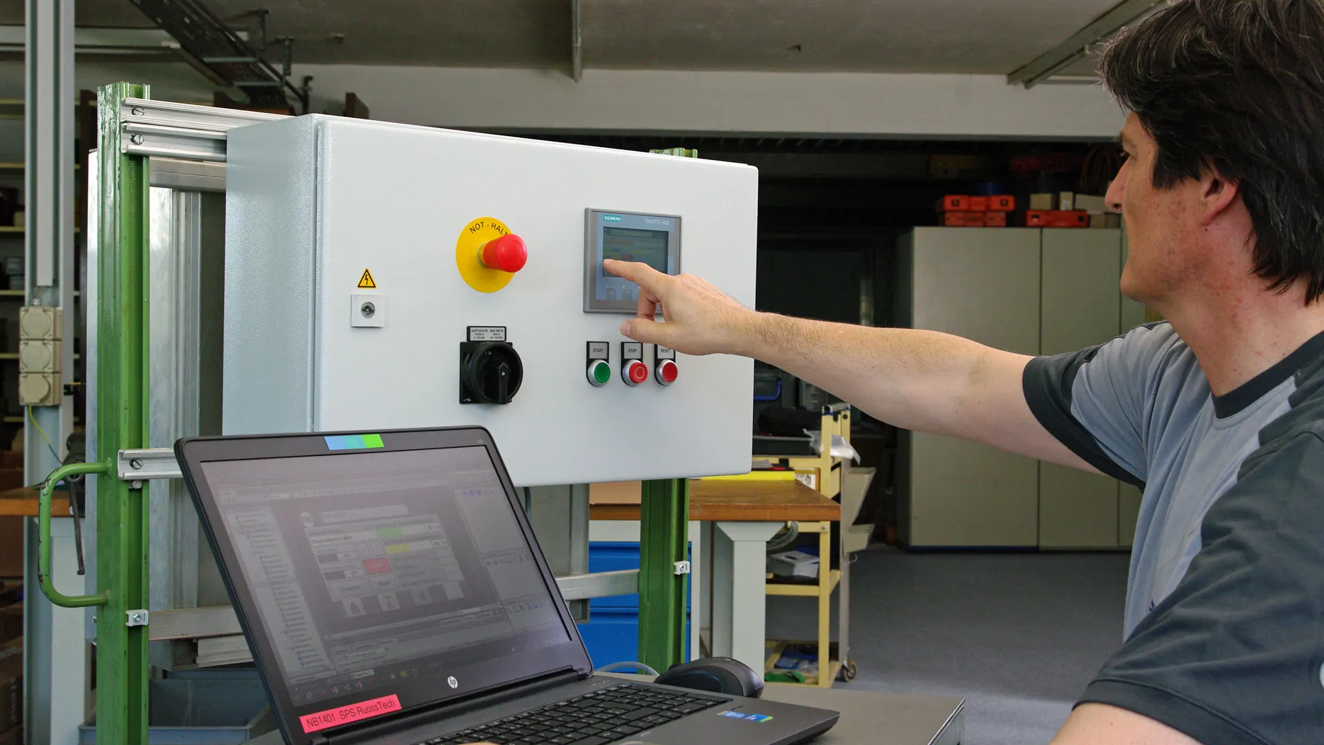 Engineering Elektrotechnik – RuossTech AG