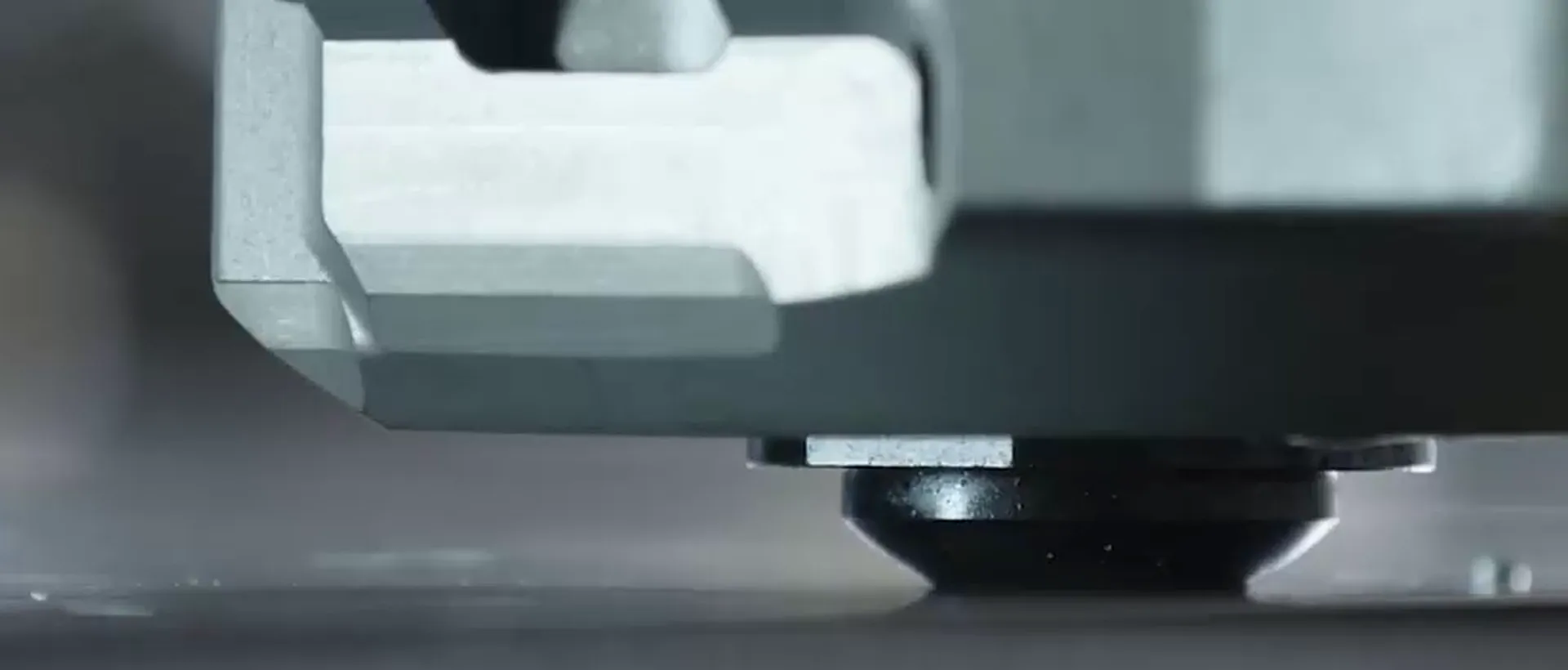 Stanzwerkzeug einer Stanzmaschine in Nahaufnahme